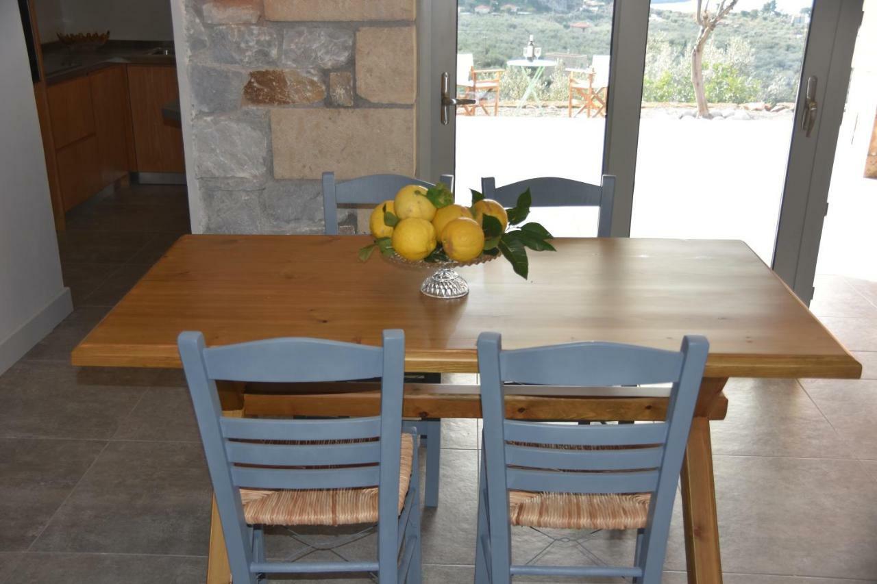 Villa Athina'S Stone House In Kardamyli Exterior foto